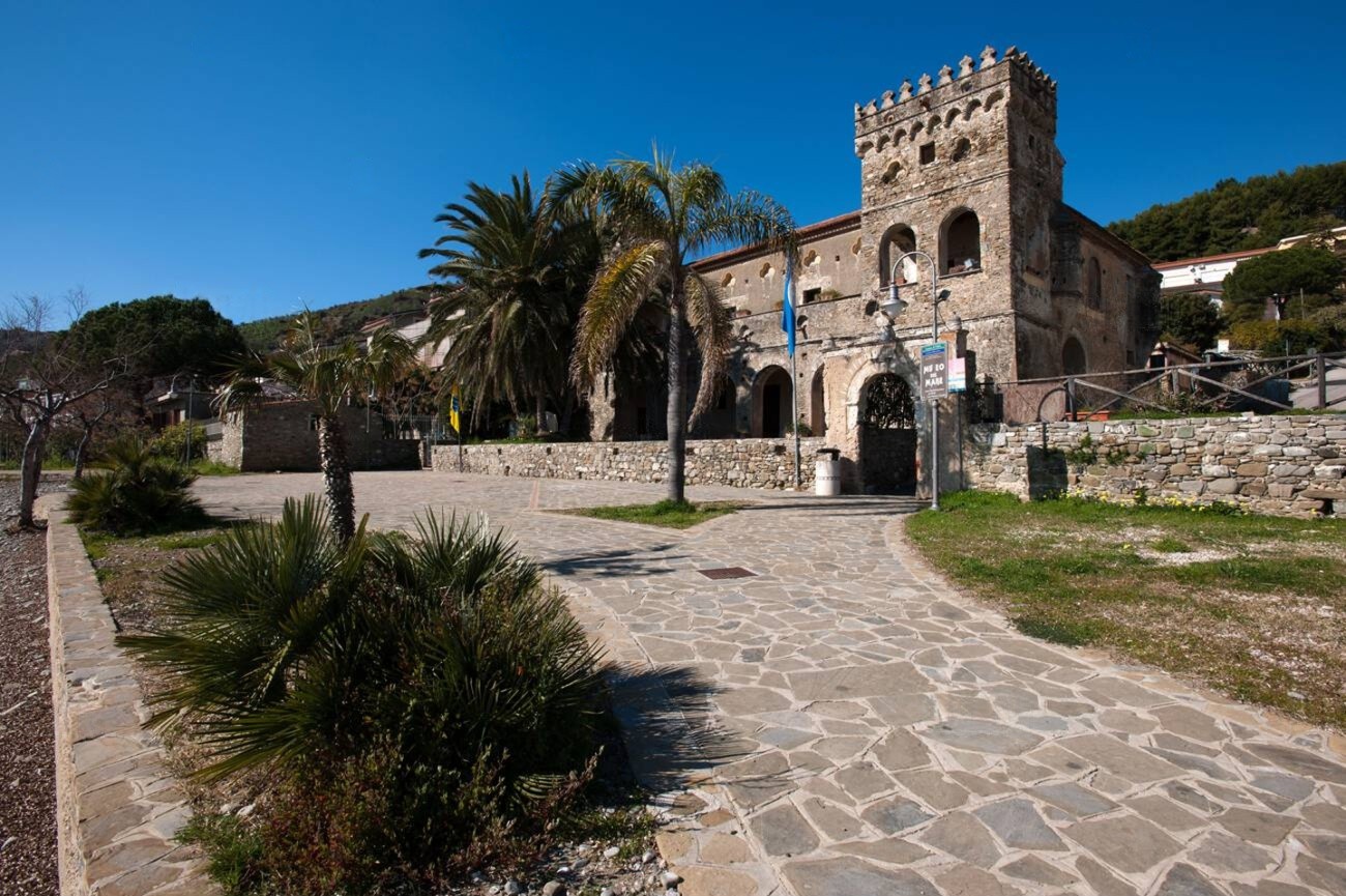 Il cortile del Convento di Pollica